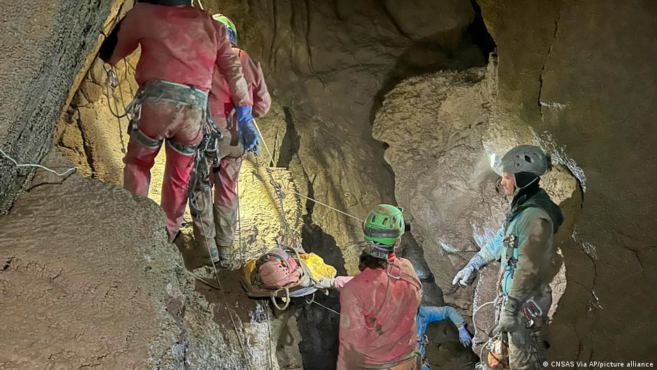 US explorer saved after being trapped in Turkish cave – DW – 09/12/2023 - Vimarsana News