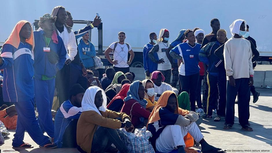 Italy declares migrant emergency on island of Lampedusa - DW