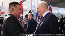13.9.2023, Region Amur, Russland, Russia's President Vladimir Putin shakes hands with North Korea's leader Kim Jong Un during a meeting at the Vostochny Сosmodrome in the far eastern Amur region, Russia, September 13, 2023. Sputnik/Mikhail Metzel/Kremlin via REUTERS ATTENTION EDITORS - THIS IMAGE WAS PROVIDED BY A THIRD PARTY.