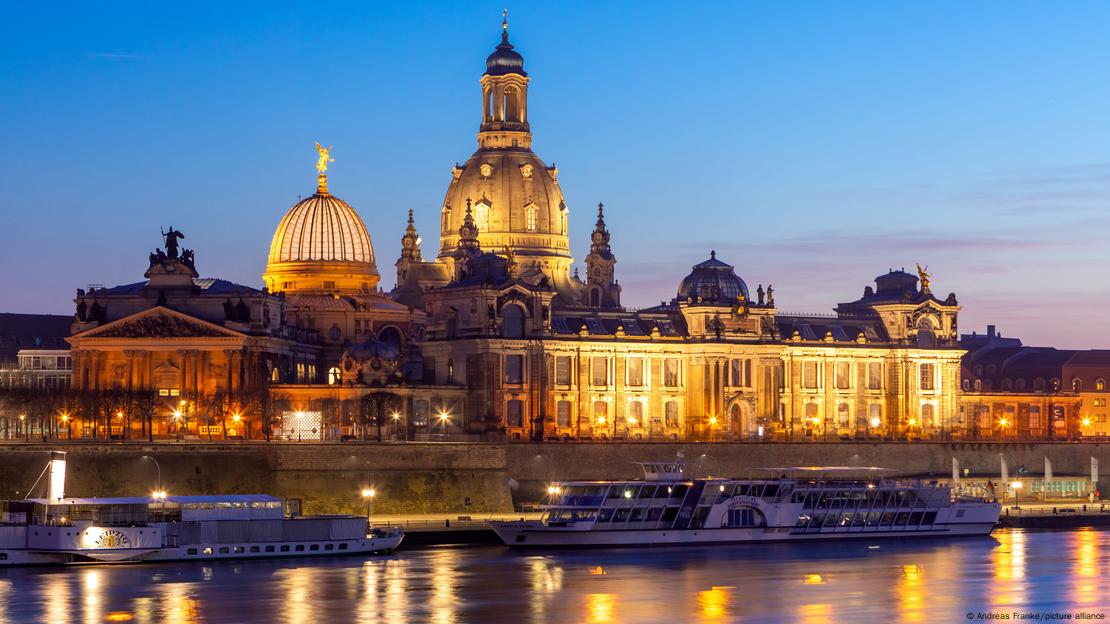 Die steinerne Kuppel der Frauenkirche ist eines ihrer markantesten Merkmale. Mit einer Höhe von 91 Metern dominiert sie das Stadtbild und bietet einen atemberaubenden Blick über Dresden.