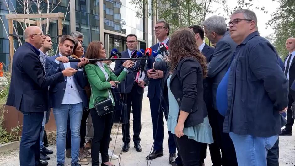 Predsednik Srbije Aleksandar Vučić daje izjavu novinarima u Briselu 14. septembra 2023.