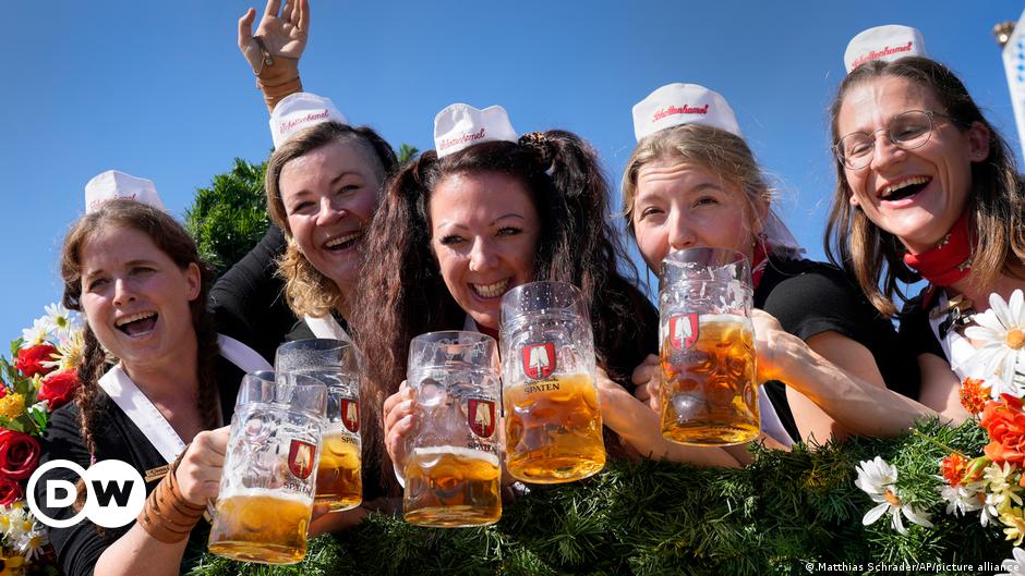 Münchens Oberbürgermeister eröffnet 188. Bierfest – DW – 16.09.2023