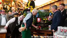 Auftakt zum Oktoberfest. Dieter Reiter (SPD), Oberbürgermeister von München beim traditionellen Fassanstich. Die 188. Wiesn findet dieses Jahr vom 16.09.- 03.10.2023 statt.