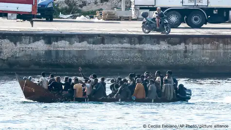 Migrantët me gonomone hyjnë në Favaloro, 16 shtator 2023
