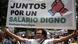 Foto de una persona que protesta en Venezuela con una pancarta que dice "juntos por un salario digno". Foto de una persona que protesta en Venezuela con una pancarta que dice "juntos por un salario digno".