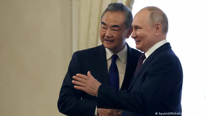 Russland Sankt Petersburg | Treffen zwischen Präsident Putin und dem chinesischen Außenminister Wang Yi