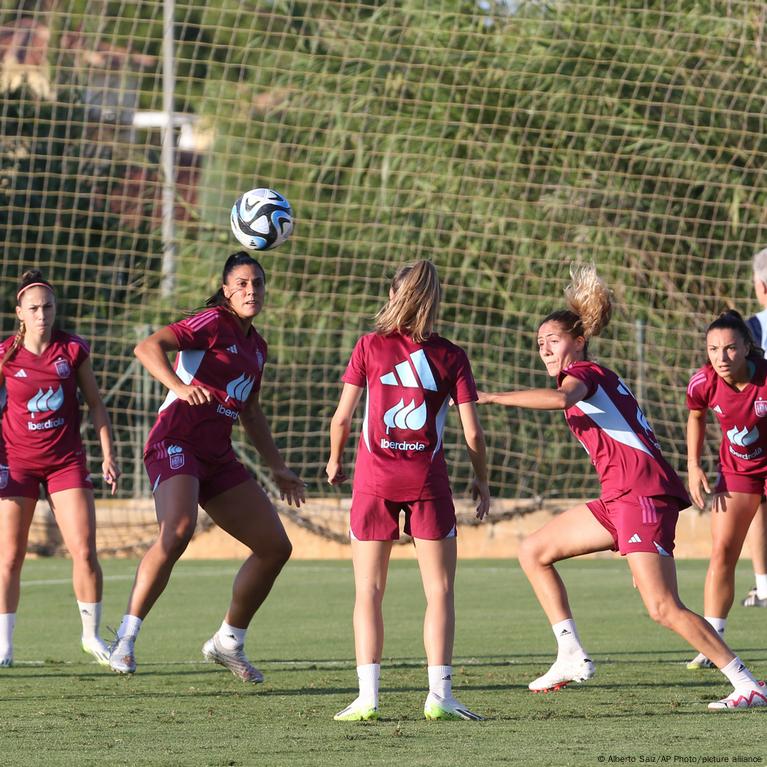 Spanish women's players agree to end national team boycott after striking  deal with federation and Spain government