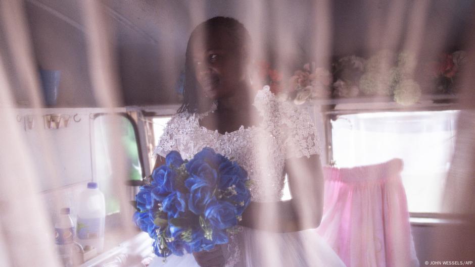Frauen in Simbabwe: Der Traum vom weißen Hochzeitskleid