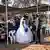 Зимбабве: Младоженци, облечени с дрехи под наем