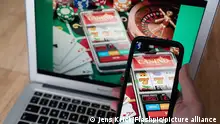 Symbolfoto Online Glueckspiel, virtuelle Spielautomaten, Gambling