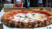 Titel: Euromaxx 23.09.23 Pizza
Copyright: DW
Tags: Pizza, Neapel, Italien, Foodporn, Ernährung
