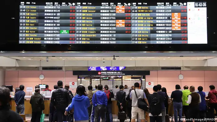 台湾官方7日突宣布禁止旅行社组团前往中国观光。图为2018年桃园机场画面（资料照）