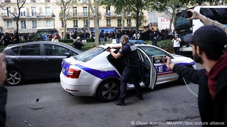 Παρίσι: Πρωτοφανής βία κατά αστυνομικών