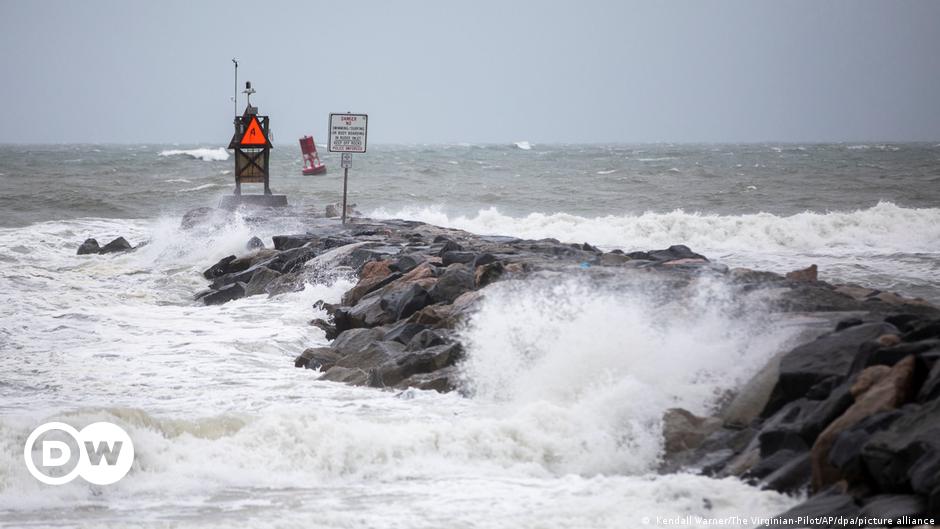 Tropical Storm Ophelia lashes US Atlantic coast