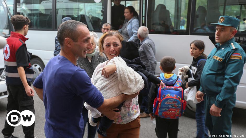 Erste Flüchtlinge aus Berg-Karabach erreichen Armenien
