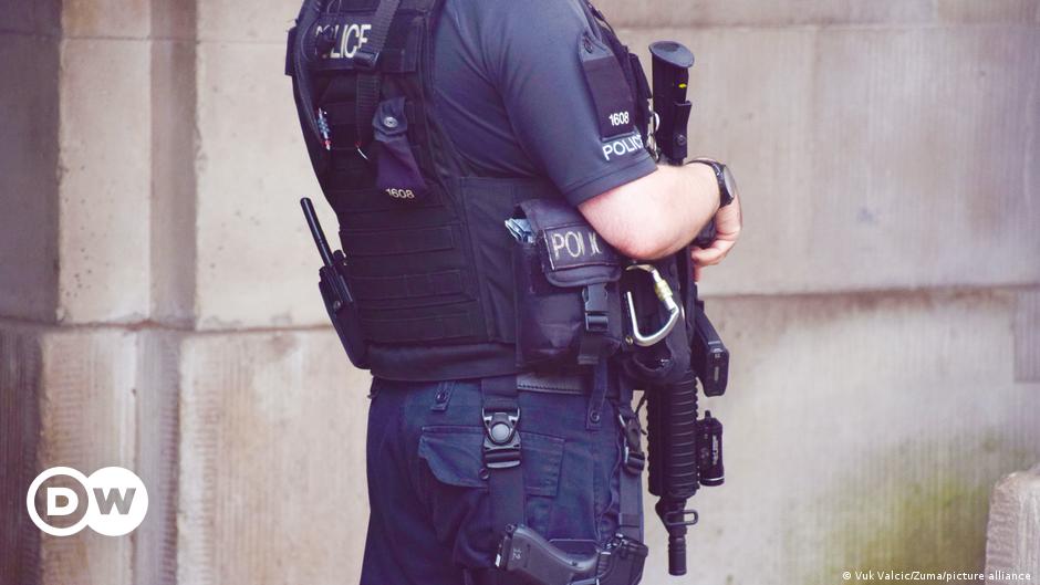 توقيف شرطي بريطاني بسبب "إظهار دعمه لحماس"