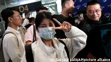 9月25日，第一批免簽的中國遊客抵達泰國蘇凡納布機場