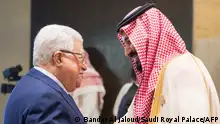 15.04.2018****A handout picture released by the Saudi Royal Palace on April 15, 2018 shows Crown Prince of Saudi Arabia Mohammed bin Salman Al-Saud (R) shaking hands with Palestinian president Mahmud Abbas ahead of the 29th Arab League Summit in Dhahran. (Photo by BANDAR AL-JALOUD / Saudi Royal Palace / AFP) / RESTRICTED TO EDITORIAL USE - MANDATORY CREDIT AFP PHOTO / SAUDI ROYAL PALACE / BANDAR AL-JALOUD - NO MARKETING NO ADVERTISING CAMPAIGNS - DISTRIBUTED AS A SERVICE TO CLIENTS