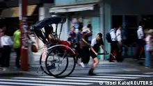 日本的“人力车妇”：同样撑起半边天
