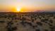 Vista aérea de una puesta de sol sobre la maleza, provincia de Namibe, Virei, Angola. Vista aérea de una puesta de sol sobre la maleza, provincia de Namibe, Virei, Angola.