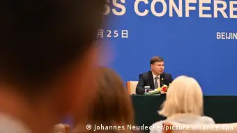 欧盟委员会副主席兼贸易委员东布罗夫斯基斯(Valdis Dombrovskis)在访问中国时曾经说，那些获取了中国政府补贴的欧洲车企，也会遭到欧盟针对中国产电动汽车的反补贴调查