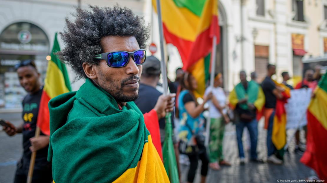 People from the Ethiopian diaspora have protested against violence in Amhara in various cities round the world, for example here in RomeImage: Marcello Valeri/ZUMA/picture alliance