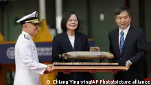 28.09.2023**Taiwan's President Tsai Ing-wen, center, poses with the model of submarine prototype during the naming and launching ceremony of domestically-made submarines at CSBC Corp's shipyards in Kaohsiung, southern Taiwan, Thursday, Sept. 28, 2023. Tsai launched the island's first domestically made submarine for testing Thursday. (AP Photo/Chiang Ying-ying)