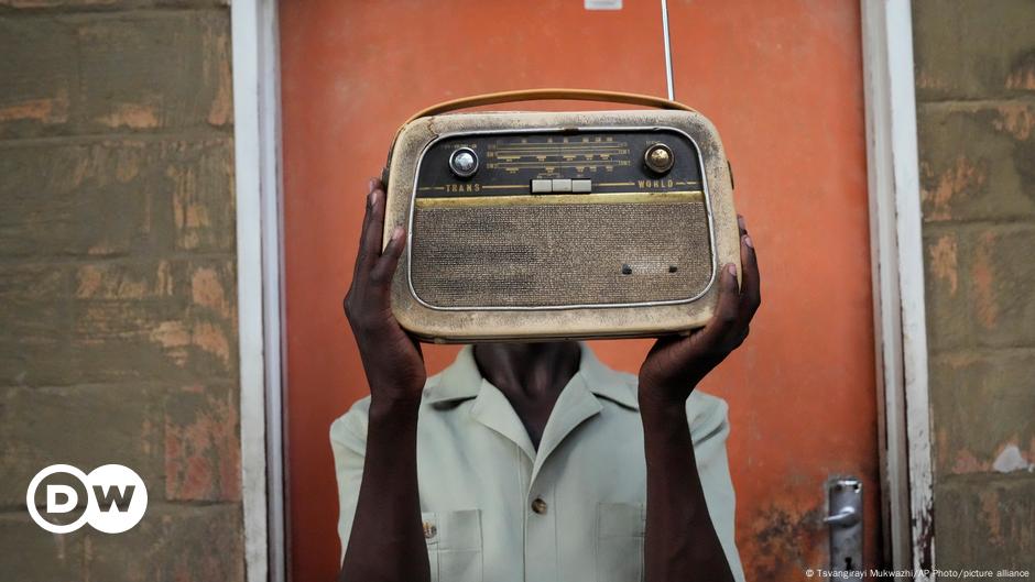 World Radio Day More than a century of powerful impact DW 02/12/2024