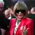 La directora editorial de Vogue, Anna Wintour, asiste al desfile de la colección prêt-à-porter primavera/verano 2024 del diseñador Anthony Vaccarello para la casa de moda Saint Laurent durante la Semana de la Moda de París, en París, Francia, el 26 de septiembre de 2023.