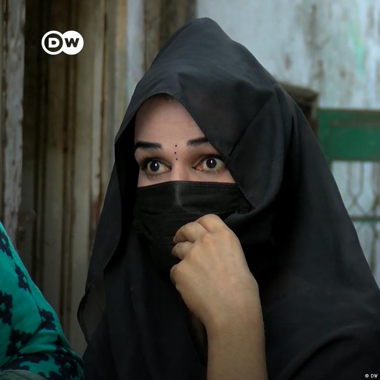Pakisatan Sax Porn - Pakistan: The plaza that 500 trans sex workers call home â€“ DW â€“ 09/28/2023