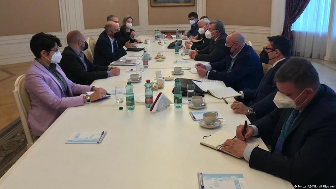 رابرت مالی که نقش قابل توجهی در شکل‌گیری برجام در سال  ۲۰۱۵ داشت با روی کار آمدن دولت جو بایدن، ماموریت یافت توافق هسته‌ای برجام را احیا کند