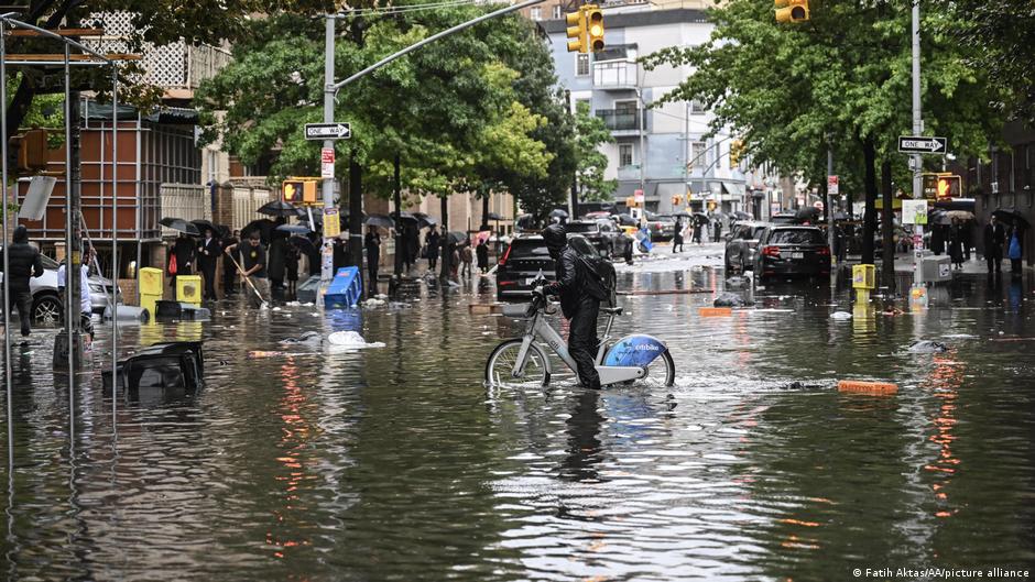 NEW YORK BRACES FOR POTENTIAL FLOODING AND HEAVY visual data 2