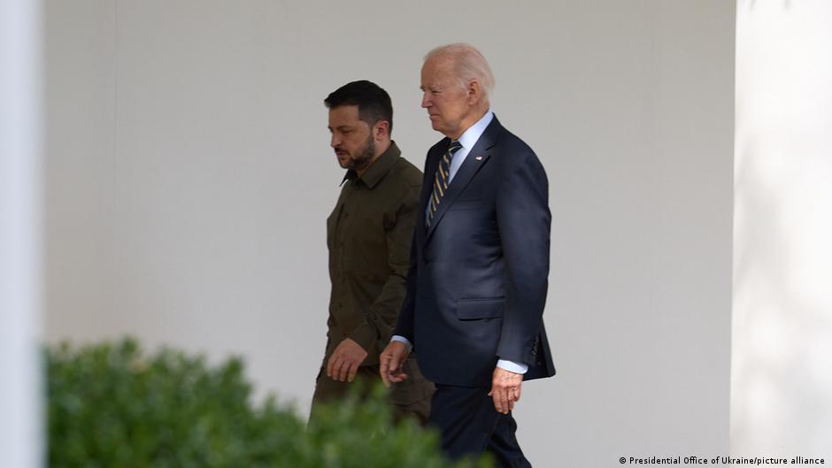 Ukraine updates: Biden reassures Kyiv of US support – DW – 10/01/2023 - Vimarsana News