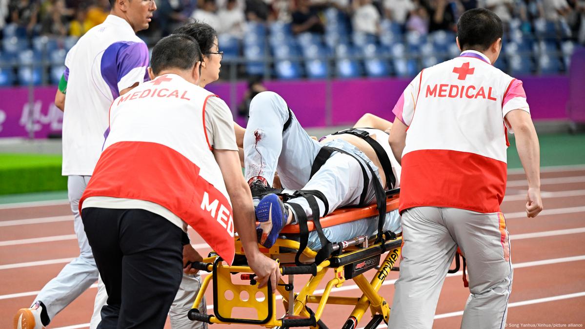 Asian Games: Athletics official hit by stray hammer – DW – 10/01/2023