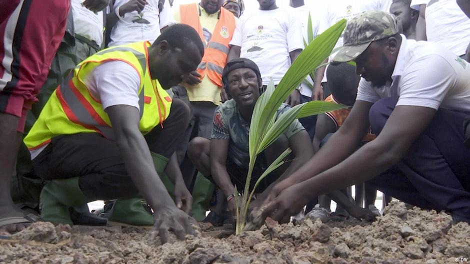 Rapping for real change in The Gambia – DW – 10/10/2023