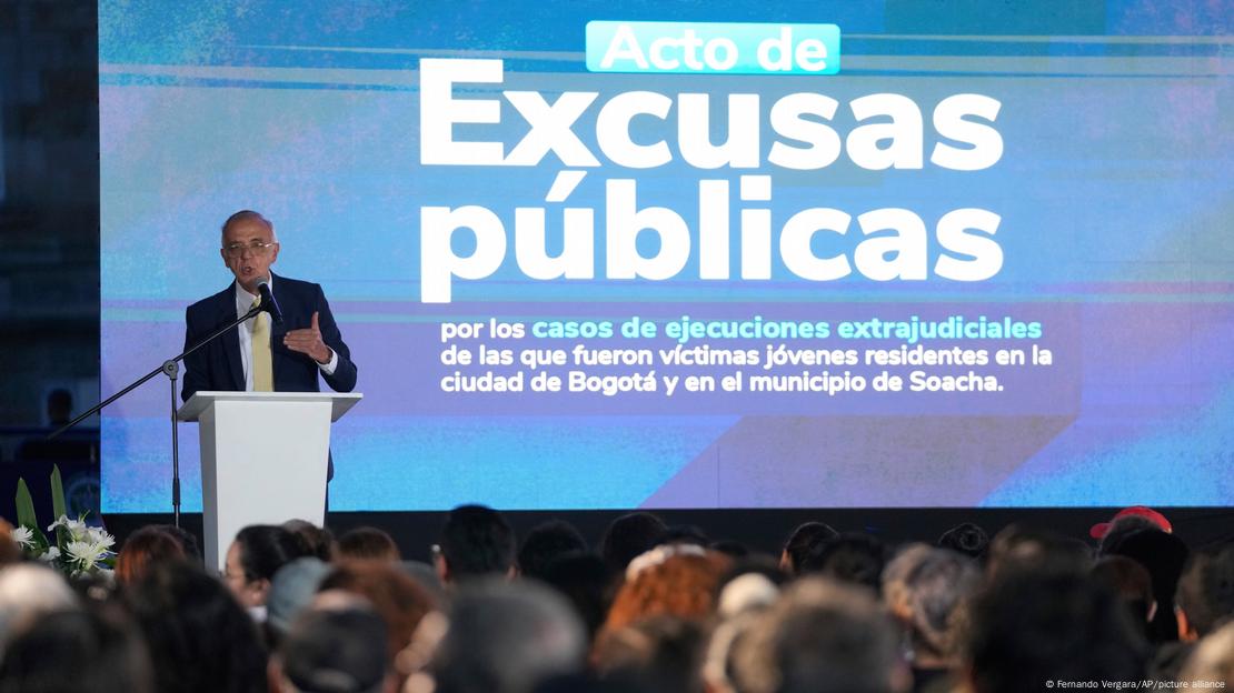 Iván Velásquez, ministro de Defensa de Colombia, durante el Acto de Excusas Públicas que tuvo lugar en Bogotá.