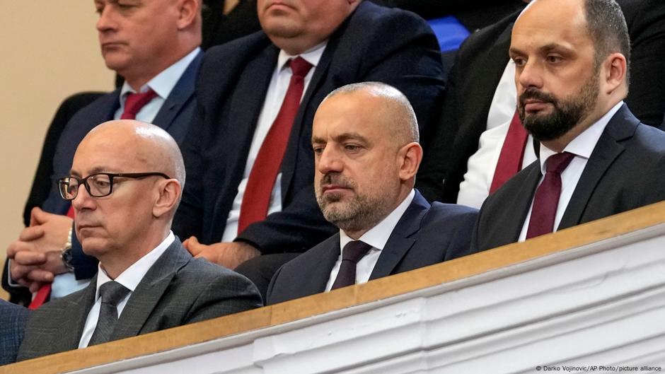 Milan Radoičić (u sredini) sa drugim liderima Srpske liste na posebnoj sednici Skupštine Srbije posvećenoj Kosovu, 2. februara 2023.
