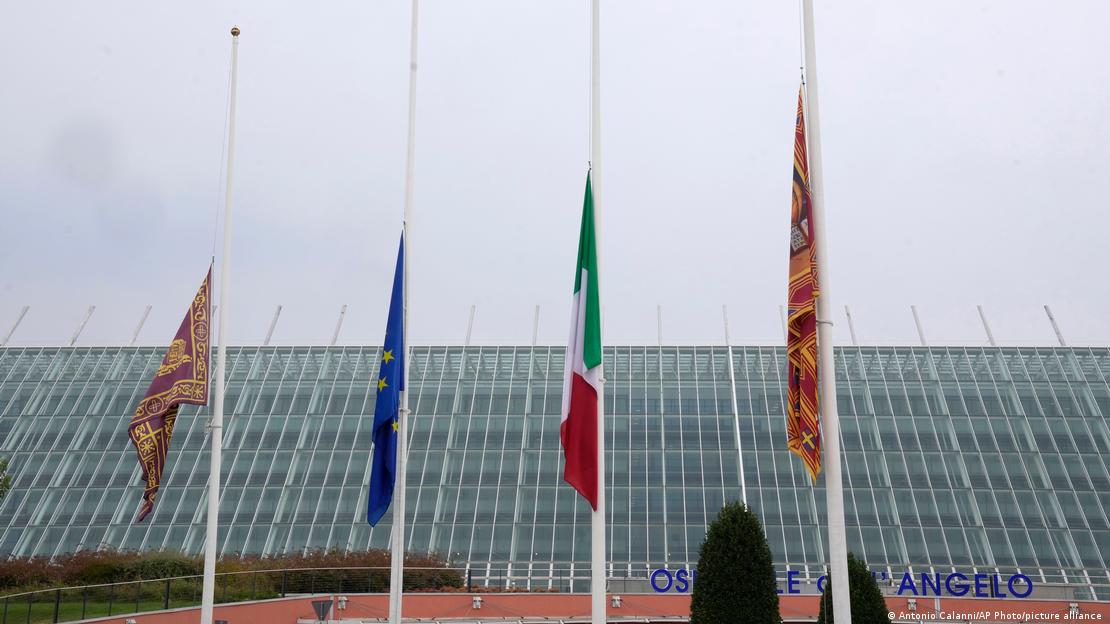 Flags of Veneto, European Union, Italy and Venice at half mast in front of Dell'Angelo hospital Flags of Veneto, European Union, Italy and Venice at half mast in front of Dell'Angelo hospital