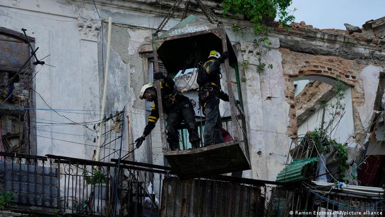 Derrumbe de edificio deja al menos tres muertes en La Habana