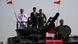 Presiden Jokowi di atas kendaraan lapis baja saat pawai militer HUT TNI ke-78 Presiden Jokowi di atas kendaraan lapis baja saat pawai militer HUT TNI ke-78