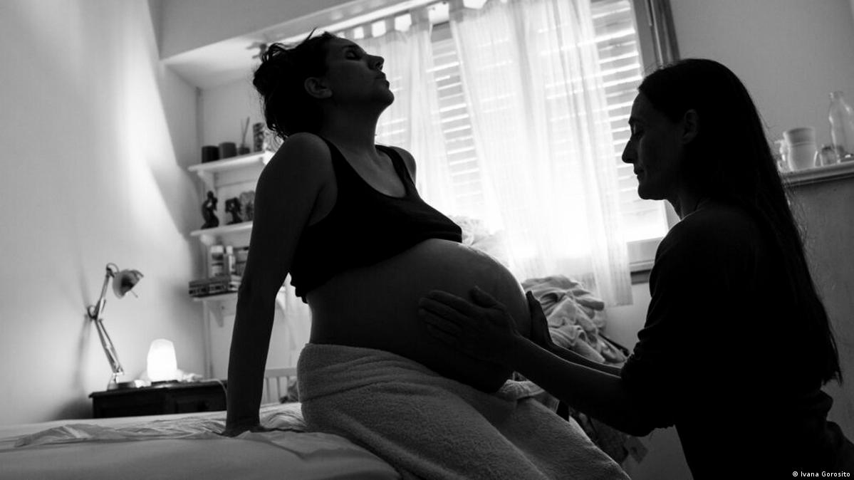 Parto Respetado en casa. Madre Celina Bentancor con doula Sonia Cavia, en Argentina. Parto Respetado en casa. Madre Celina Bentancor con doula Sonia Cavia, en Argentina.