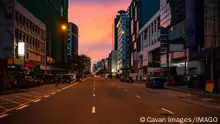 15.09.2020**empty street in Colombo just after sunset Colombo, WP, Sri Lanka PUBLICATIONxINxGERxSUIxAUTxONLY CR_THHE200916A-508019-01