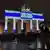 Portão de Brandemburgo com imagem projetada da bandeira de Israel 
