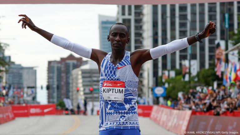 Kenya's Kelvin Kiptum Smashes Men's Marathon World Record – DW – 10/08/2023