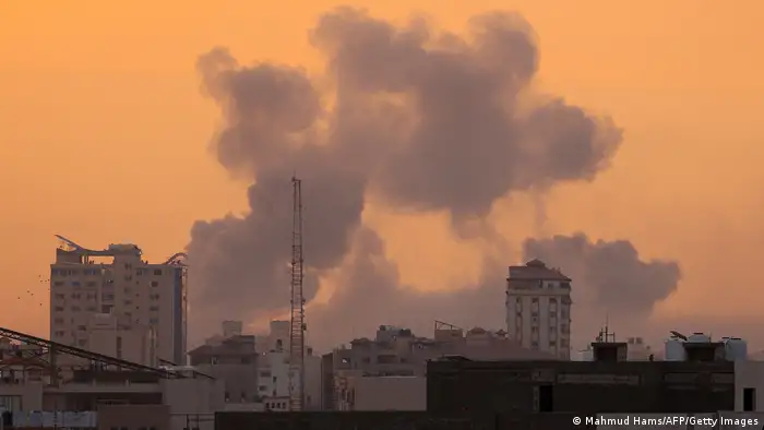 Gazastreifen | Rauch über Gaza-Stadt nach Israelischen Luftangriffen