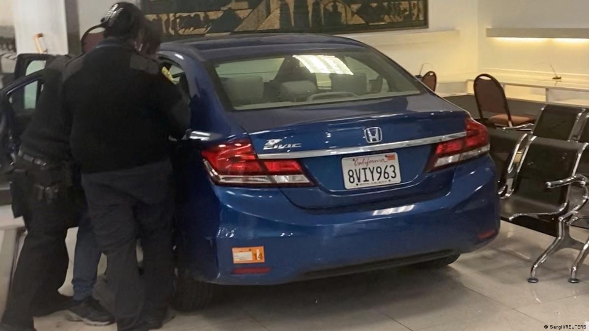 汽車闖入三藩市中國總領事館 駕車者被警方擊斃