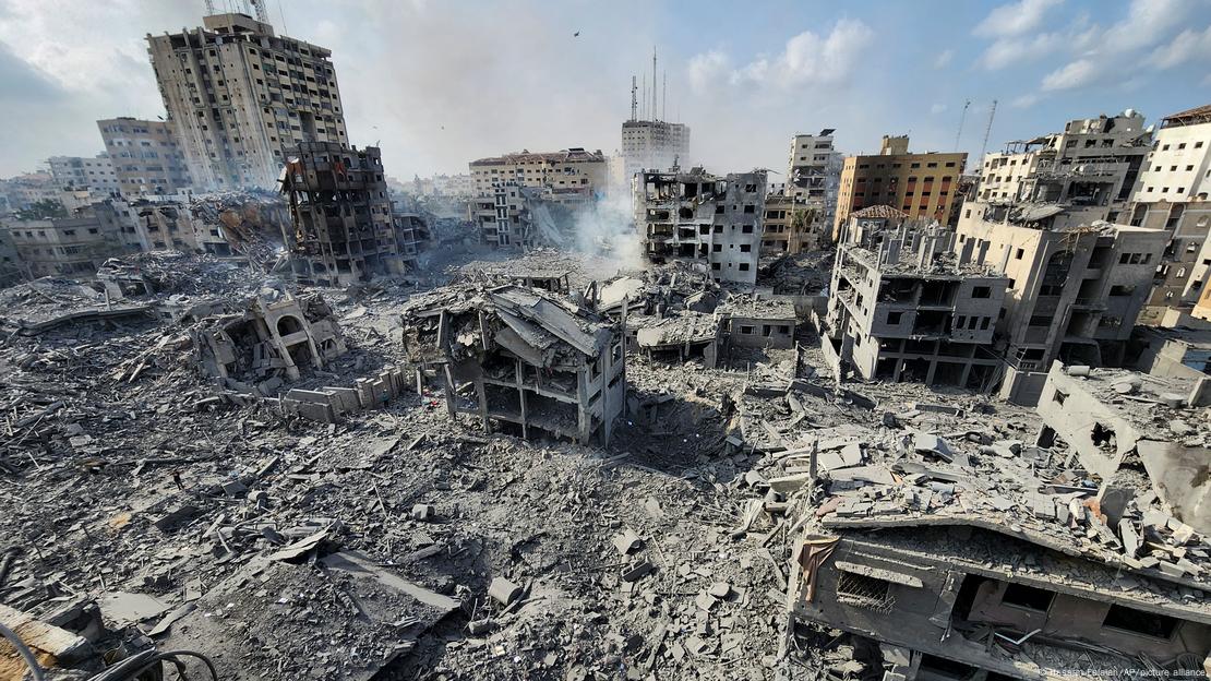Vários edifícios em Gaza totalmente destruídos após bombardeio israelense