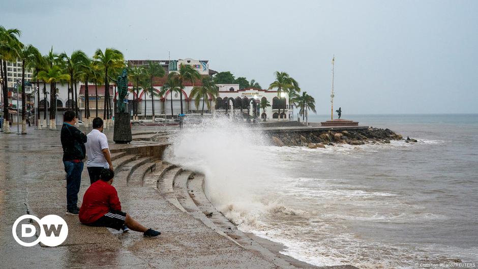 Hurricane Lidia Hits Mexico As 'extremely Dangerous' Storm – DW – 10/11 ...