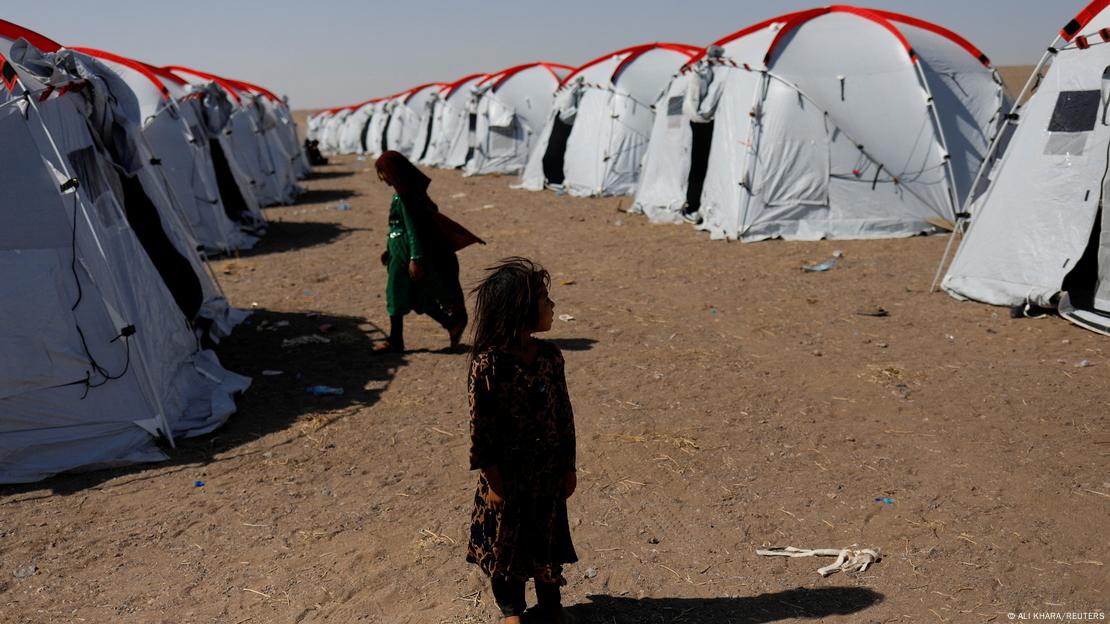 د هرات په زلزله کې د سلګونو کسانو وژل کېدو او زرګونو بې کوره کېدو خبر ورکړل شوی د هرات په زلزله کې د سلګونو کسانو وژل کېدو او زرګونو بې کوره کېدو خبر ورکړل شوی