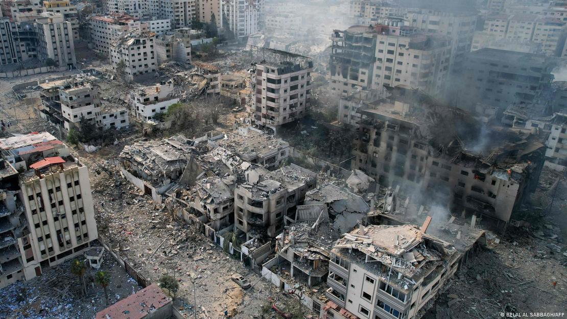 Gazze Şeridi'nde İsrail bombardımanı sonrası harap olmuş binalar